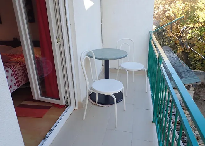 Guest house And With Parking Space Starigrad, Paklenica - 25345