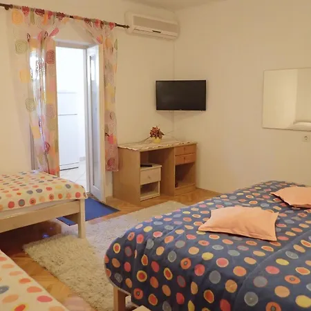 Gostinjska kuća And With Parking Space Starigrad, Paklenica - 25345
