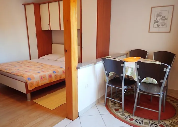 Гостевой дом And With Parking Space Starigrad, Paklenica - 25345